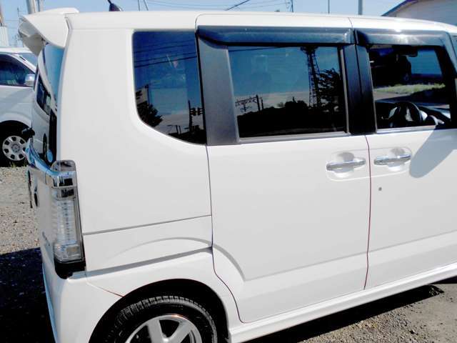 ご成約クーポンとして全車下廻りの錆止め（油性ブラックシャーシ塗装）を納車時無料にて施行致します。自社整備工場＆板金工場完備です。アフターもお任せ下さい！！