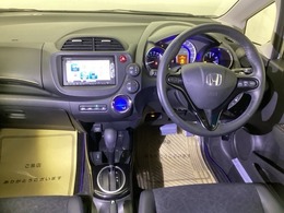 開放感のある運転席まわり！　運転席からの視界は良好です！！