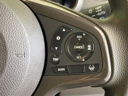 【レーダークルーズコントロール】高速道路での長距離走行が楽に！！自動で速度を保つクルーズコントロールが、衝突軽減システムと連携し、前方の車両を感知して車間を保つように速度調節してくれます！！