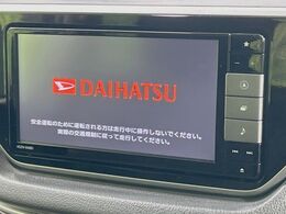 【純正ナビ】人気の純正ナビを装備しております。ナビの使いやすさはもちろん、オーディオ機能も充実！キャンプや旅行はもちろん、通勤や買い物など普段のドライブも楽しくなるはず♪