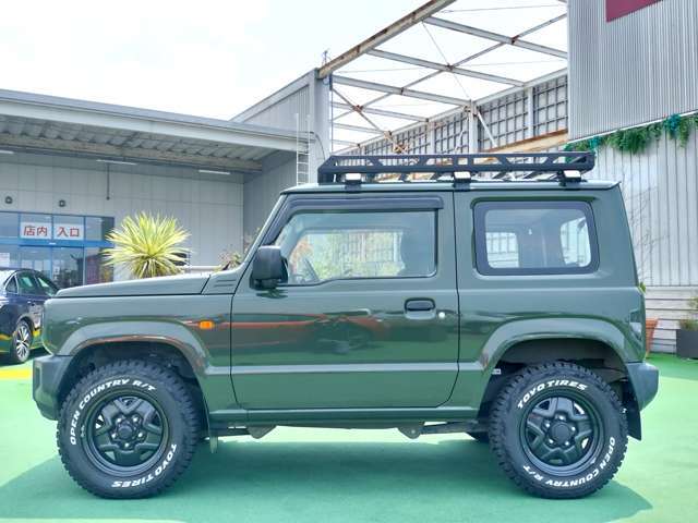 DCMダイキ2階屋上にて展示中。常時100台前後ございます　軽自動車から外車まで選び抜かれたお薦め車両を展示中