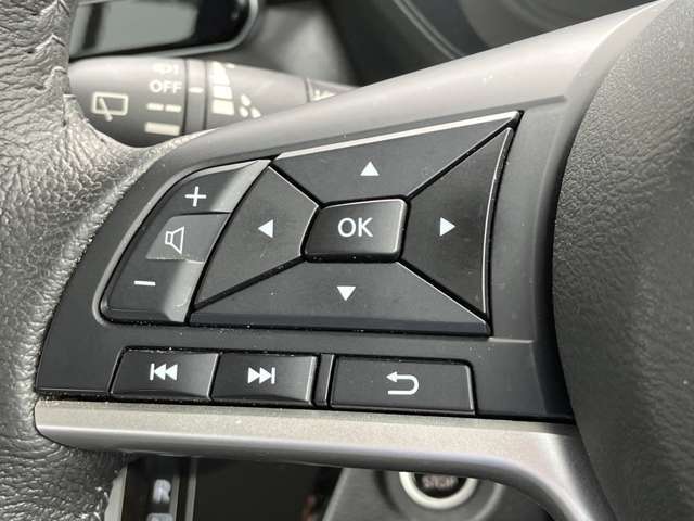 ステアリングスイッチ搭載！ハンドルひとつで手を離さなくても運転中視線をそらさなくても操作が出来て便利です