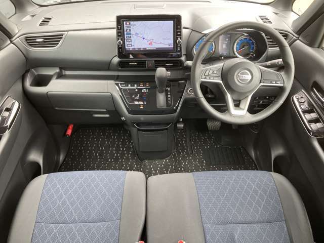 運転席からの視界もよくどなたがお乗りになられても運転しやすい車両になっていますよ