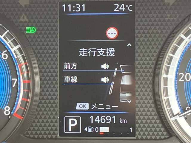 メーター内のディスプレイには運転をサポートするさまざまな情報を表示。