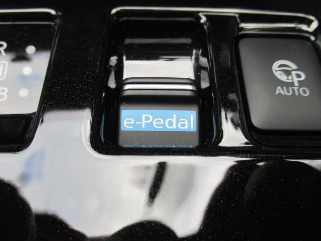 e-Pedalはアクセルペダルの踏み加減を調整するだけで発進、加速、減速、停止までをコントロールでき、思い通りの加減速によって色々なドライビングを楽しむことができます。
