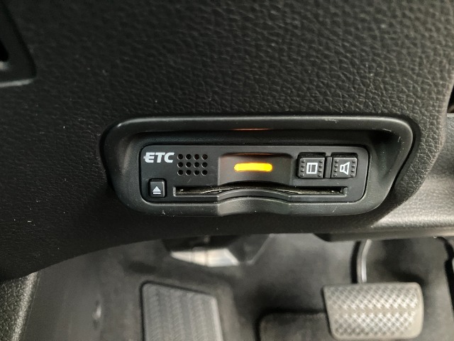 当店は仕上げ業者と提携して、車両の仕上げを行っております。磨き、ルームクリーニング、ヘッドライト磨き、を一貫して行っております。