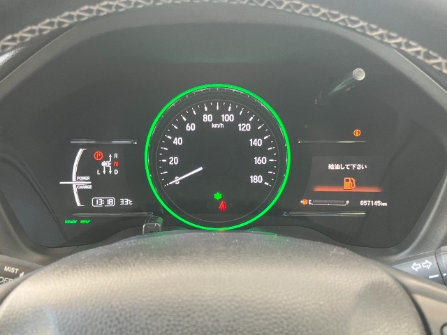 ホンダセンシング装着車となっております。衝突軽減ブレーキ、誤発進抑制機能、歩行者事故低減ステアリング、路外逸脱抑制機能、アダプティブクルーズコントロール、車線維持支援システム他、8つの機能で幅広く支援