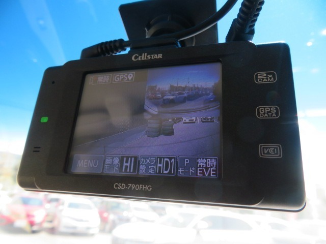 ドライブレコーダーが付いて事故などの衝撃時に録画されて見ることが出来ます。