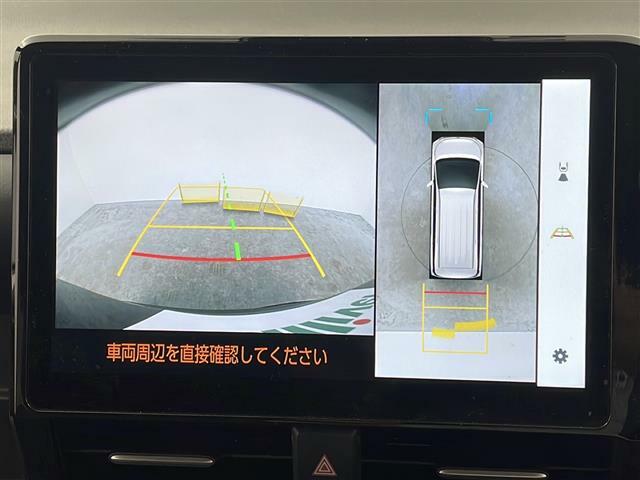 【パノラミックビューモニター】クルマを真上から見下ろした視点で駐車をサポートします！クルマの斜め後ろや真横など、いち早く障害物に気が付くことができます。