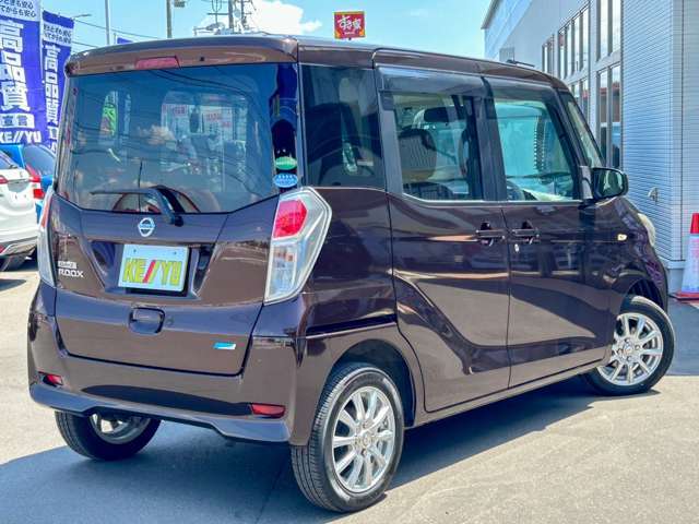 一部車両を除き他店在庫の取寄せ陸送費は無料にて対応中！　品質にこだわった車両仕入れ！低走行の高品質車だけを仕入れております。ボディの綺麗さはもちろん降雪地域特有の下廻りのサビなども少ない車両をご案内！
