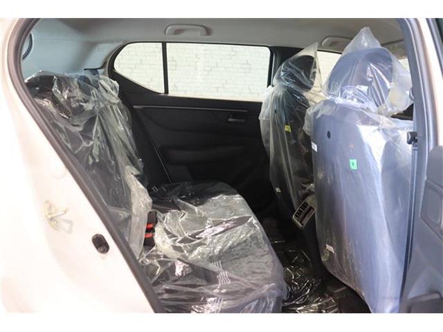 頭上や肩まわりの余裕を確保しながら、大人が乗っても広々。シートアレンジが自由で家族や仲間と遠出をしたり、荷物を気にせず買い物をしたり。毎日のくらしに、新しい可能性を広げます。