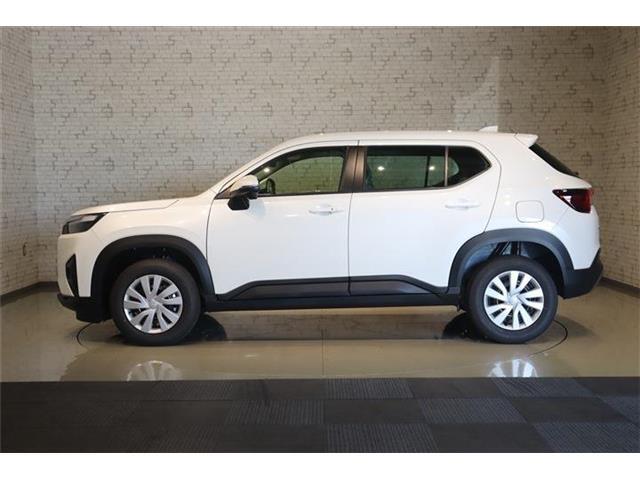 カラーはプラチナホワイトパールです。入庫後ボディ磨き、艶出し施工致しております。