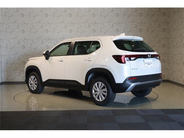 カラーはプラチナホワイトパールです。入庫後ボディ磨き、艶出し施工致しております。