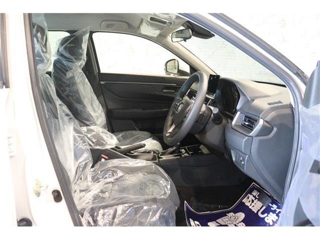 良好な視界とスムーズな乗り降りを実現した運転席。運転席はアイポイントを高くし視界良好です。