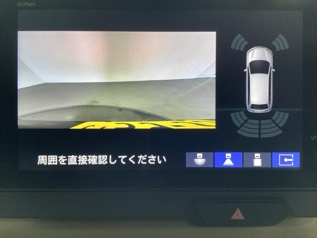 バックでの車庫入れも安心です！　リアカメラが付いているバックモニター付のナビを装備しております。バンパーについているソナーや、操作線もついており距離感も画面から確認できます。