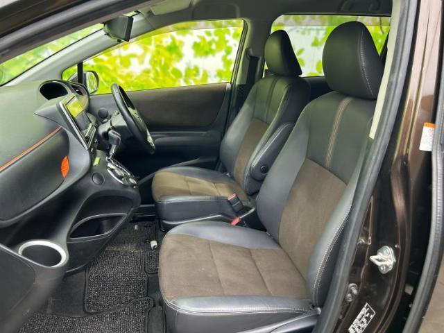 WECARSでは各商談席に大型モニターをご用意しております！見やすい大画面でゆったりと全国の在庫をご覧いただけます！是非ご来店お待ちしております！