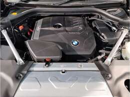 【BMWエンジン】革新的なガソリン・エンジン・テクノロジーによる高性能かつ高効率。レスポンスの良いパワーを発揮。常にスムーズな吸気を実現しアクセル開度にダイレクトに反応しドライビングを楽しく演出。