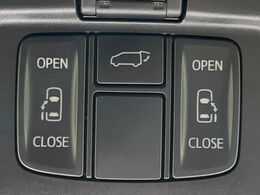 【両側パワースライドドア】スマートキーや運転席のスイッチで後席両側スライドドアの開閉が可能♪電動だから力を入れてドアを開ける必要が無く、小さなお子様でも簡単に開け閉めでき快適です♪
