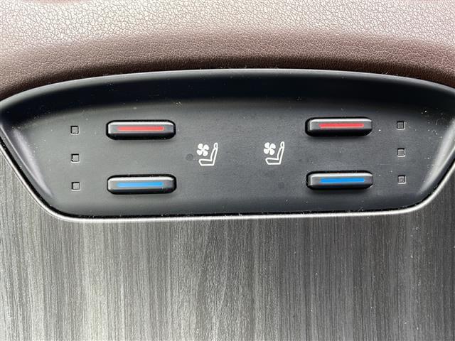 【シートヒーター、クーラー】エアコンよりも先にシートを快適な温度にしてくれて快適です♪