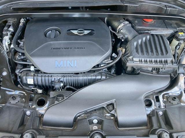 有償の修理保証「GS　WARRANTY」　をご用意。初年度登録13年未満10万km以下の輸入車まで加入でき、保証範囲も広く、輸入車238種類，無料ロードサービスも付いています。