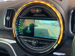 バックカメラ装備。後方確認に役立ち、楽々駐車やバックをしていただけます。