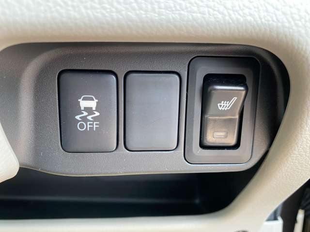 中古車は1台ずつコンディションが違います。当社では中古車の総合評価や内外装の状態などをひと目で分かるように、カーセンサー認定を受けております。詳細のない車両でもお気軽にお問い合わせください。
