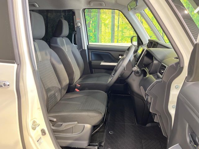 運転席シート廻りは使用感も少なく、良好な状態となっています。丁寧に使われていたことがよくわかりますね。