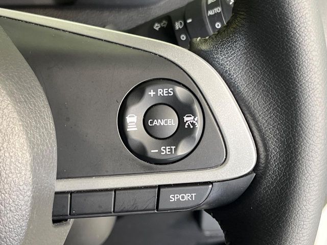 【レーダークルーズコントロール】高速道路での長距離走行が楽に！！自動で速度を保つクルーズコントロールが、衝突軽減システムと連携し、前方の車両を感知して車間を保つように速度調節してくれます！！