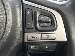 【全車速追従機能付クルーズコントロール】高速道路での長距離走行が楽に！！自動で速度を保つクルーズコントロールが、衝突軽減システムと連携し、前方の車両を感知して車間を保つように速度調節してくれます！！