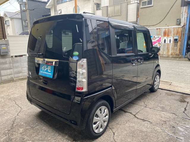 後部座席はスライドドアとなっておりますので、小さなお子様などのおられるお客様にも喜んでいただけます。