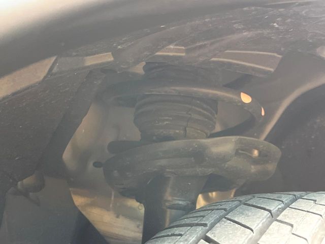 お車を安心してお乗りいただく為には、足回りの定期点検が欠かせません。サービスサポート（有償保証）では無料点検もご提供しており、安心のカーライフをお過ごしいただけるサポート体制が整っています。