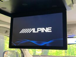 【フリップダウンモニター】大画面モニターで後席でもエンタメをお楽しみいただけます。小さなお子様にも大人気の装備です♪