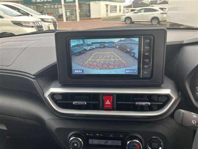 車庫入れラクラク、バックモニター付！バック駐車が苦手な方でもこれなら安心ですね☆