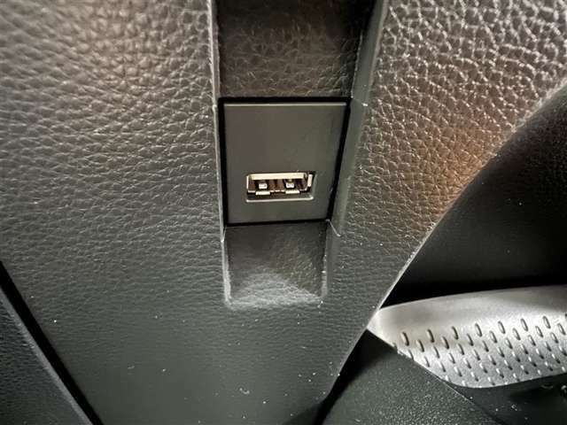 USB接続ポートは、助手席側にあります！