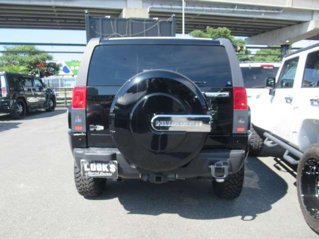 世界にたった一台のアメ車をカスタム。貴方だけの一台に仕上げたカスタムパッケージもご用意。お客様の理想をカタチに。福岡輸入車専門店LOOK'Sにお任せください。