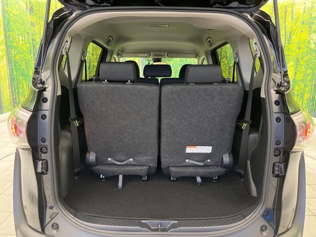 普段のお買い物や通勤、送迎等に十分な荷室スペースを確保しております。セカンドシートを倒すと、大きな荷物の積載も可能です♪