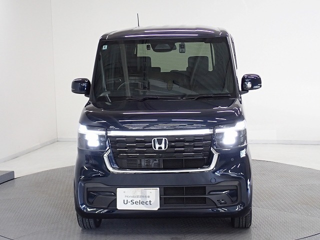 HIDより明るいLEDヘッドライト が装備されています。より明るく！省電力！で、夜間走行時や雨の日に明るく安全に前方を照らすことが出来ます。