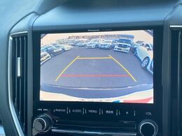 【バックカメラ】駐車時に後方がリアルタイム映像で確認できます。大型商業施設や立体駐車場での駐車時や、夜間のバック時に大活躍！運転スキルに関わらず、今や必須となった装備のひとつです！