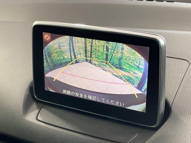 【バックカメラ】駐車時に後方がリアルタイム映像で確認できます。大型商業施設や立体駐車場での駐車時や、夜間のバック時に大活躍！運転スキルに関わらず、今や必須となった装備のひとつです！
