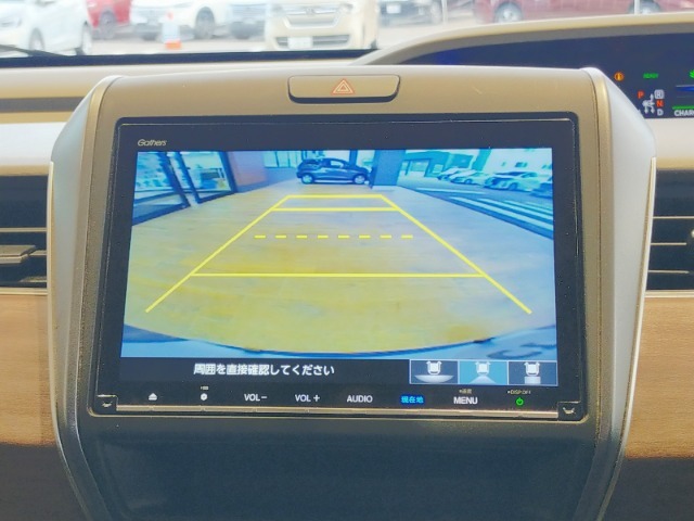 ■3モードバックカメラ■ノーマル・ワイド・トップビューの3視点で後方確認が可能。死角を減らし、駐車や車庫入れをしっかりサポート！初心者の方にも安心の便利機能です。