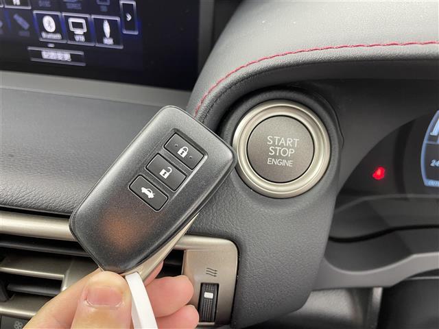 【スマートキー（エンジンスタートストップスイッチ）】スマートキー（電子キー）を持っていれば、スイッチを押すだけでエンジンをかけることができます！