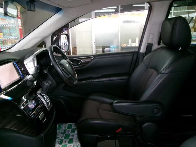 全車無料保証付き販売で御座います。他にカーセンサーアフター保証や大曲オート保証＋保証対象部位【スーパープレミアム404部位保証】3年走行無制限有料保証もご用意しております。詳細等はお問い合せ下さい。