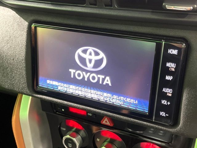 【純正ナビ】人気の純正ナビを装備。オーディオ機能も充実しており、Bluetooth接続すればお持ちのスマホやMP3プレイヤーの音楽を再生可能！毎日の運転がさらに楽しくなります！！