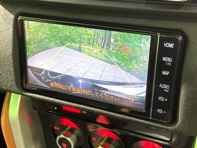 【バックカメラ】駐車時に後方がリアルタイム映像で確認できます。大型商業施設や立体駐車場での駐車時や、夜間のバック時に大活躍！運転スキルに関わらず、今や必須となった装備のひとつです！