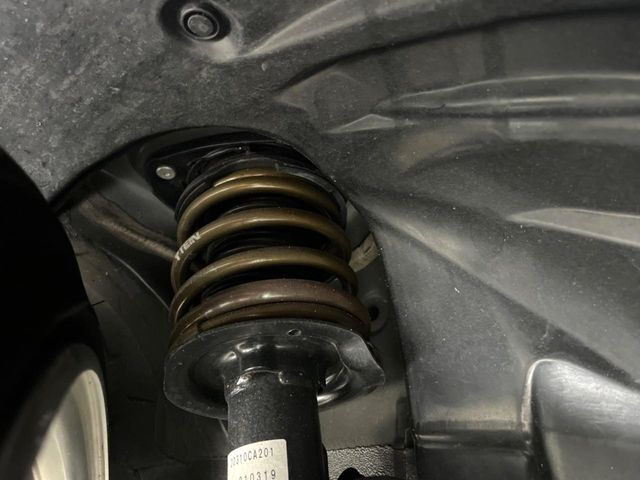 お車を安心してお乗りいただく為には、足回りの定期点検が欠かせません。サービスサポート（有償保証）では無料点検もご提供しており、安心のカーライフをお過ごしいただけるサポート体制が整っています。