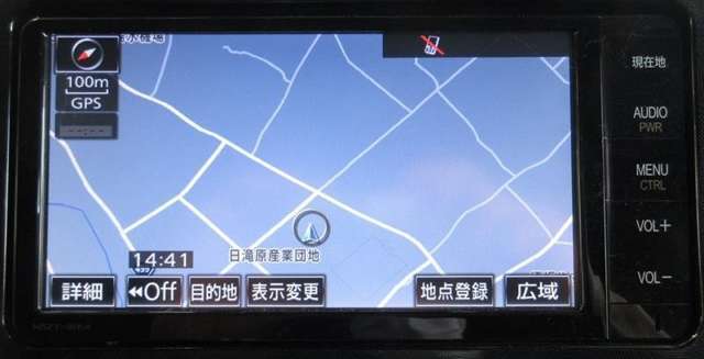ナビは純正品。フルセグテレビ・CD・DVD・Bluetooth・ハンズフリー電話対応です。