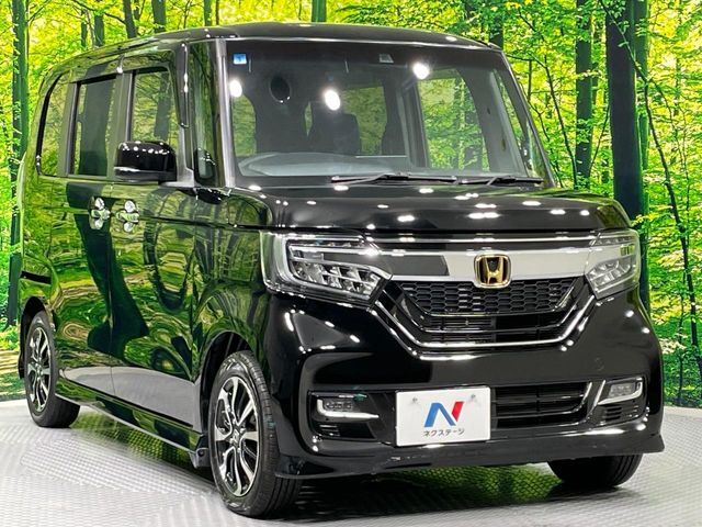 大好評のボディコーティング「弾スプラッシュコート」もご納車までに施工可能。通常のガラスコートと異なる、耐久年数6年の無機質ガラスコーティングが、ボディをキレイな状態に保ってくれます。