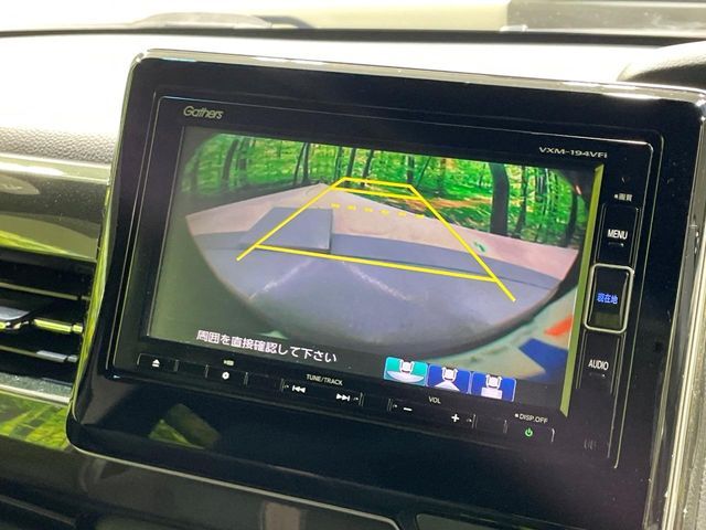 【バックカメラ】駐車時に後方がリアルタイム映像で確認できます。大型商業施設や立体駐車場での駐車時や、夜間のバック時に大活躍！運転スキルに関わらず、今や必須となった装備のひとつです！
