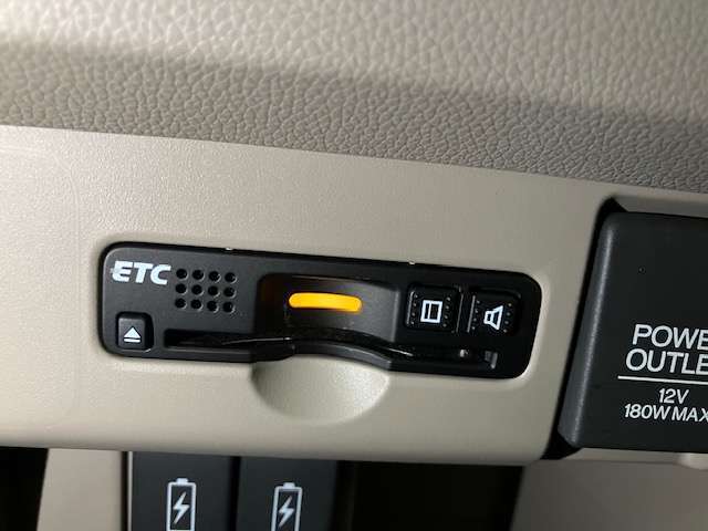 高速道路のご利用時に便利なETC車載器！セットアップを実施してお渡ししますのでお持ちのETCカードを差し込むだけで料金所をスムーズに通過できます！