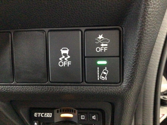 ホンダが推し進める総合先進安全装備のセンシング搭載！　衝突や斜線はみだしなどの危険が予測される時、センサーが警告。ヒューマンエラーを高度先進技術が補完してくれます。